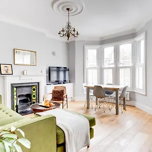 Charming Elegance At The Pontcanna Pearl - Prime Location With Comfort And Style Holiday home Cardiff